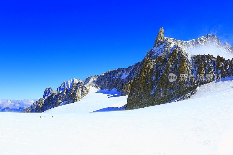 Monte Bianco 高山景观和 Dent du Geant - 奥斯塔